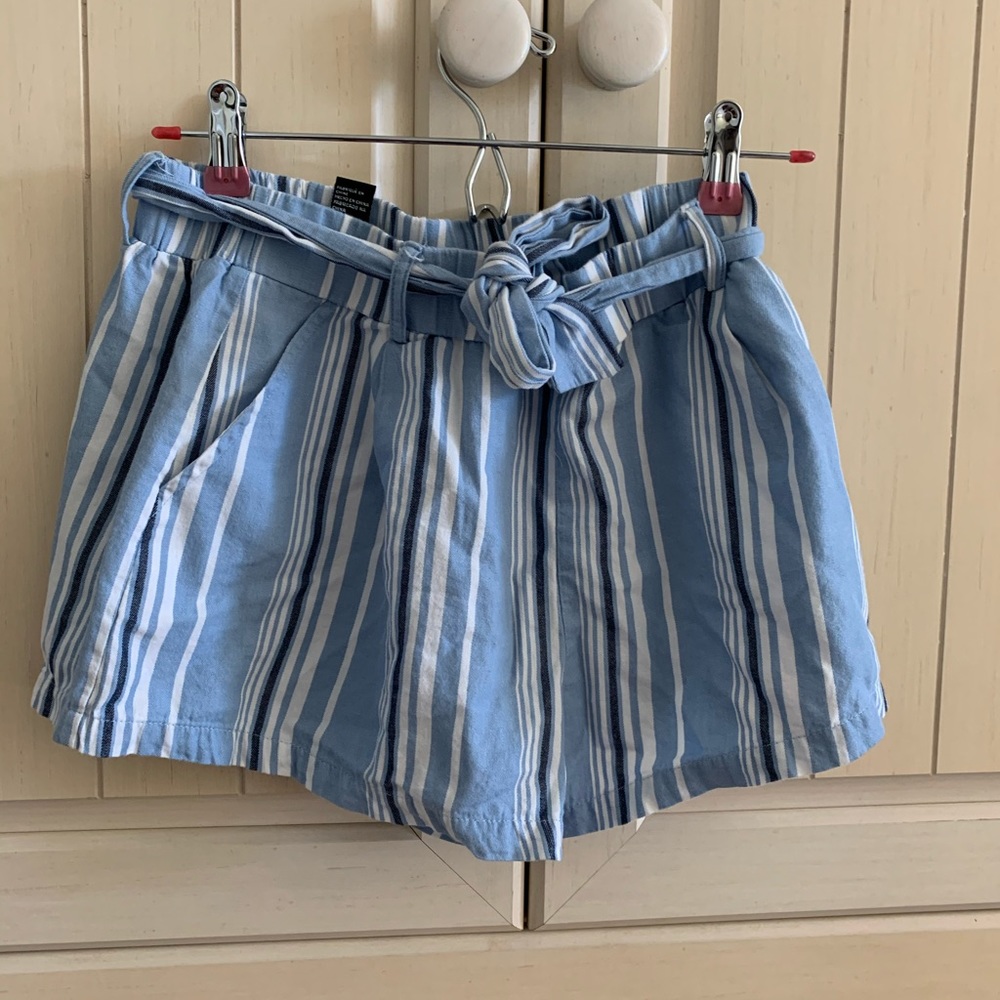 Forever 21 Cute strip shorts